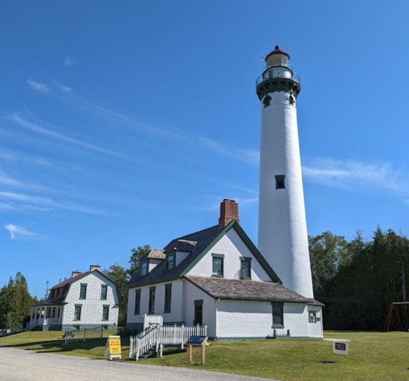 Larks Harbor Lodge Motel - Presque Isle Lighthouse